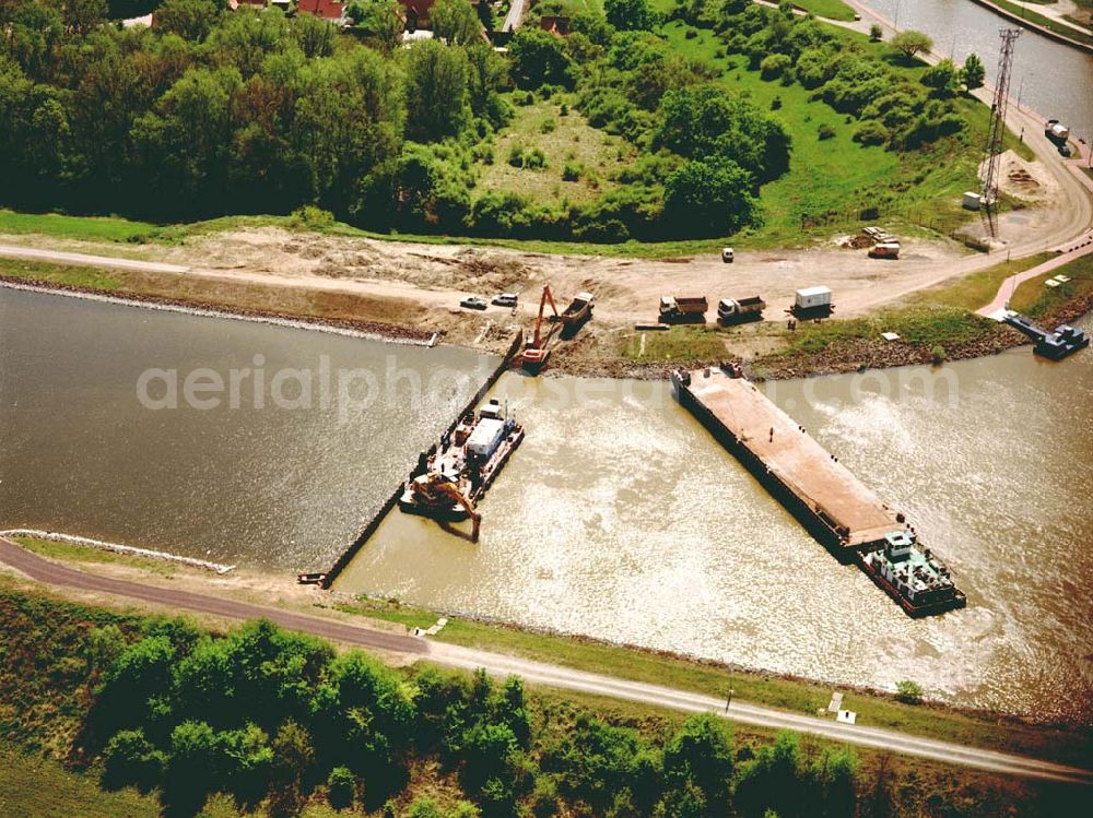 Aerial image Rothensee / Sachsen - Anhalt - Fertig ausgebaute Schleuse Rotensee zwischen Mittellandkanal und Elbe - Havel Kanal am Wasserstraßenkreuz Magdeburg. Ein Projekt des Wasserstraßen-Neubauamt Magdeburg Kleiner Werder 5c 39114 MAGDEBURG Tel.: 0391-5352168