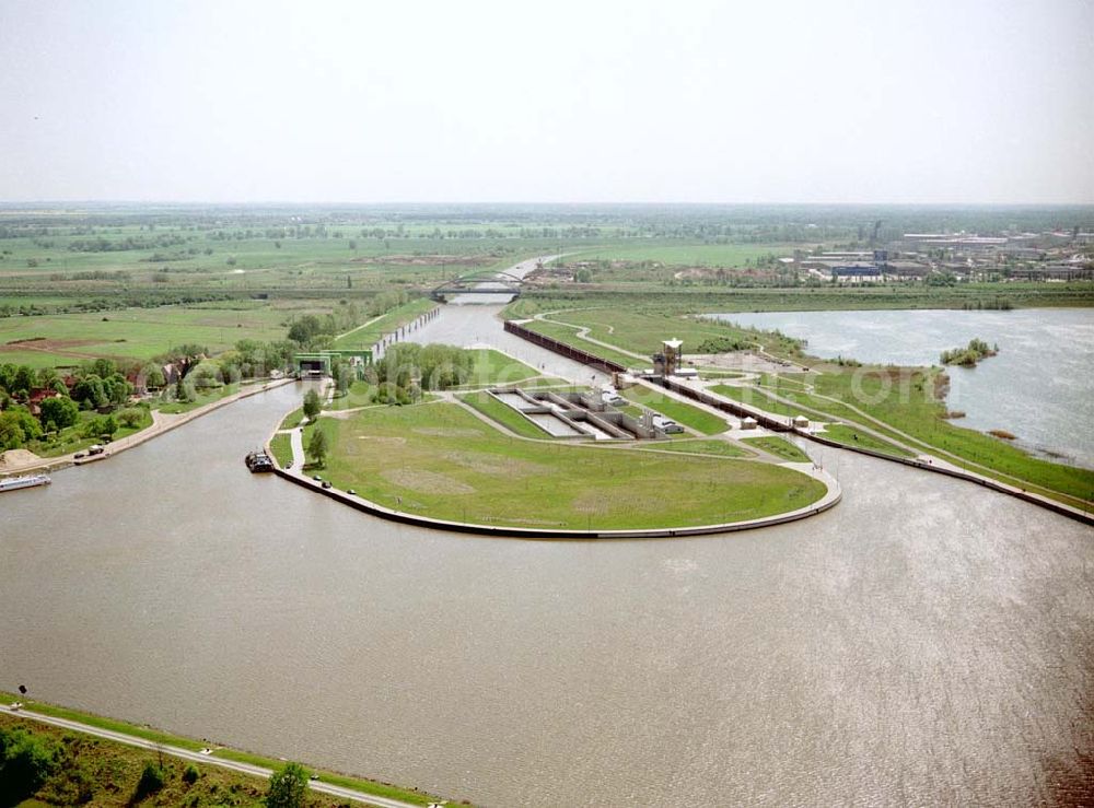 Aerial photograph Rothensee / Sachsen - Anhalt - Fertig ausgebaute Schleuse Rotensee zwischen Mittellandkanal und Elbe - Havel Kanal am Wasserstraßenkreuz Magdeburg. Ein Projekt des Wasserstraßen-Neubauamt Magdeburg Kleiner Werder 5c 39114 MAGDEBURG Tel.: 0391-5352168