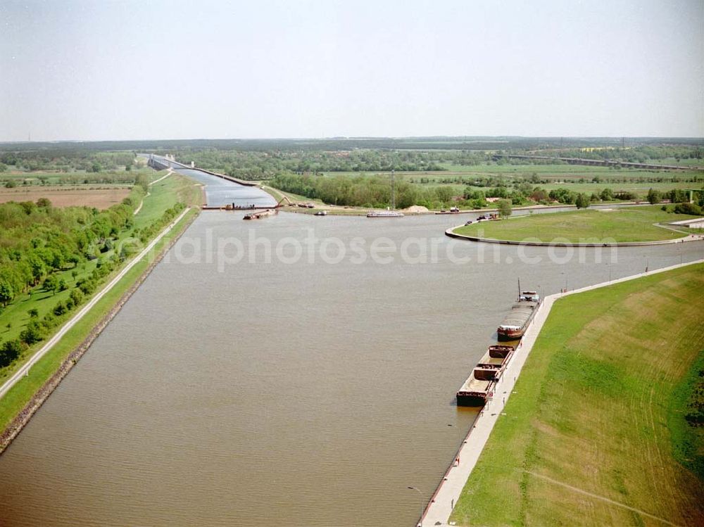 Aerial image Rothensee / Sachsen - Anhalt - Fertig ausgebaute Schleuse Rotensee zwischen Mittellandkanal und Elbe - Havel Kanal am Wasserstraßenkreuz Magdeburg. Ein Projekt des Wasserstraßen-Neubauamt Magdeburg Kleiner Werder 5c 39114 MAGDEBURG Tel.: 0391-5352168