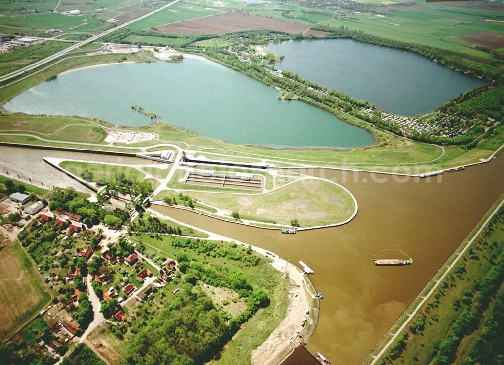 Aerial image Rothensee / Sachsen - Anhalt - Fertig ausgebaute Schleuse Rotensee zwischen Mittellandkanal und Elbe - Havel Kanal am Wasserstraßenkreuz Magdeburg. Ein Projekt des Wasserstraßen-Neubauamt Magdeburg Kleiner Werder 5c 39114 MAGDEBURG Tel.: 0391-5352168