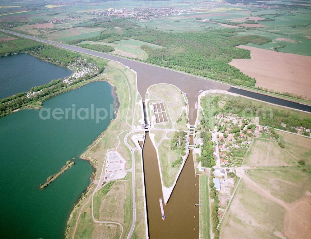 Aerial photograph Rothensee / Sachsen - Anhalt - Fertig ausgebaute Schleuse Rotensee zwischen Mittellandkanal und Elbe - Havel Kanal am Wasserstraßenkreuz Magdeburg. Ein Projekt des Wasserstraßen-Neubauamt Magdeburg Kleiner Werder 5c 39114 MAGDEBURG Tel.: 0391-5352168