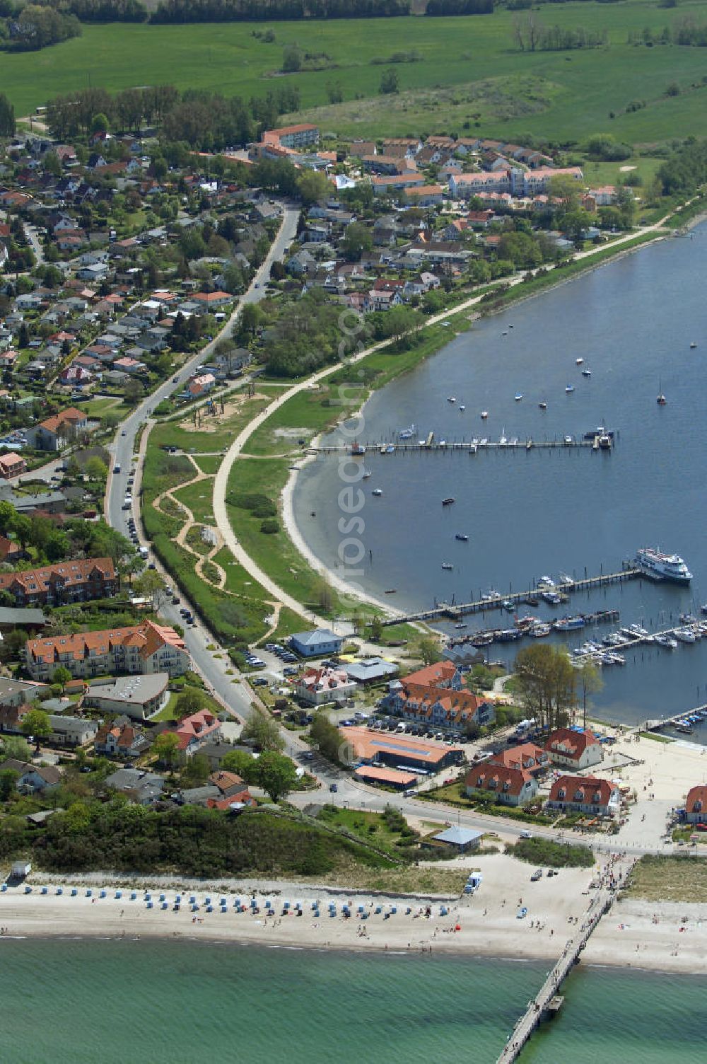 Rerik from above - Blick auf die fertige Erweiterungsbaustelle am Feriendorf der AWO-SANO GmbH. Ausführende Baufirma : D. Schröder Bauunternehmung KG Bruehl Hirnsdorfstraße 60, 19412 Brühl, Tel.: 03848320917, Projektsteuerung: Matrix Consultants Planungs mbH, Dr. Ing. Ali Labib M.Mahmoud, Haffwinkel 17 d, 18230 Rerik; http://