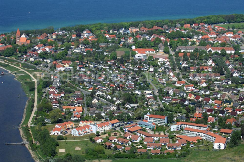 Rerik from above - Blick auf die fertige Erweiterungsbaustelle am Feriendorf der AWO-SANO GmbH. Ausführende Baufirma : D. Schröder Bauunternehmung KG Bruehl Hirnsdorfstraße 60, 19412 Brühl, Tel.: 03848320917, Projektsteuerung: Matrix Consultants Planungs mbH, Dr. Ing. Ali Labib M.Mahmoud, Haffwinkel 17 d, 18230 Rerik; http://