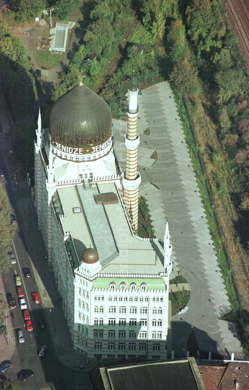 Aerial photograph Dresden - Fertig restaurierte Moschee Yenidze in Dresden-Neustadt