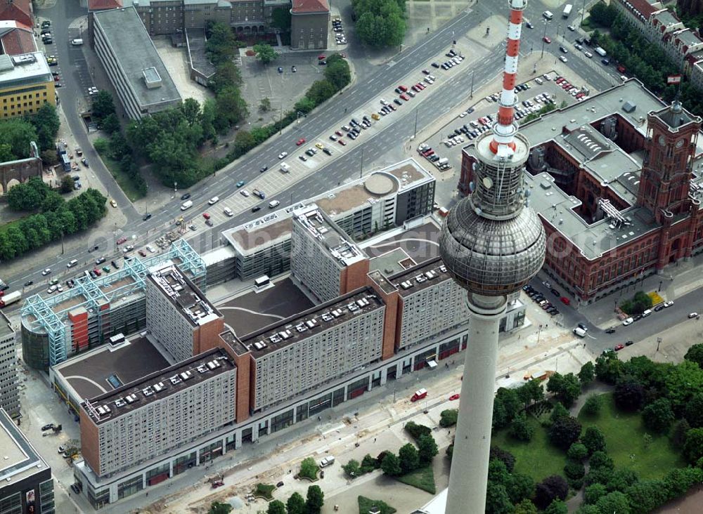 Berlin from the bird's eye view: Fertig umgebaute Rathauspassagen der WBM am Roten Rathaus unmittelbar am Berliner Fernsehturm in Berlin-Mitte.