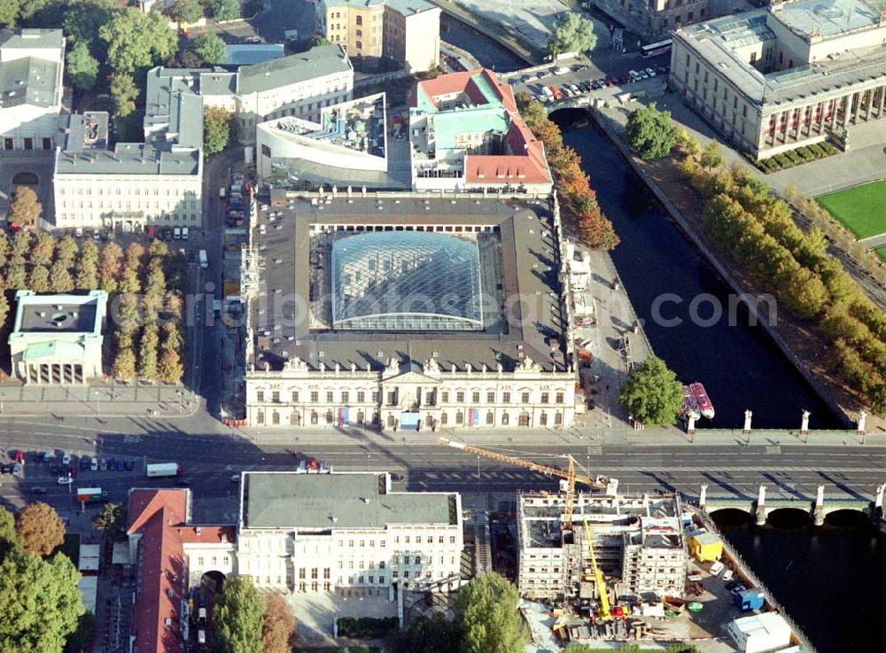 Berlin from above - Fertig umgebautes Museum für Deutsche Geschichte (Zeughaus) in Berlin Mitte, Straße Unter den Linden Deutsches Historisches Museum Unter den Linden 2 10117 Berlin Telefon: +49 - (0)30 - 20304 - 0 Telefax: .+49 - (0)30 - 20304 - 543 e-mail: webadmin@dhm.de Architekt: Pei Cobb Freed & Partners Architects LLP 88 Pine Street New York, NY 10005 USA Tel.: 212 751-3122 Fax: 212 872-5443