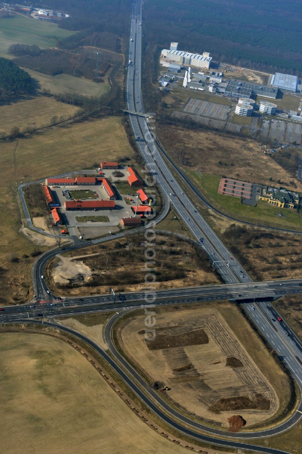 Aerial image Rangsdorf - Finished construction of the expansion slope at the Berliner Ring motorway A10 - E30 at the exit to the main road B96 near Rangsdorf in Brandenburg