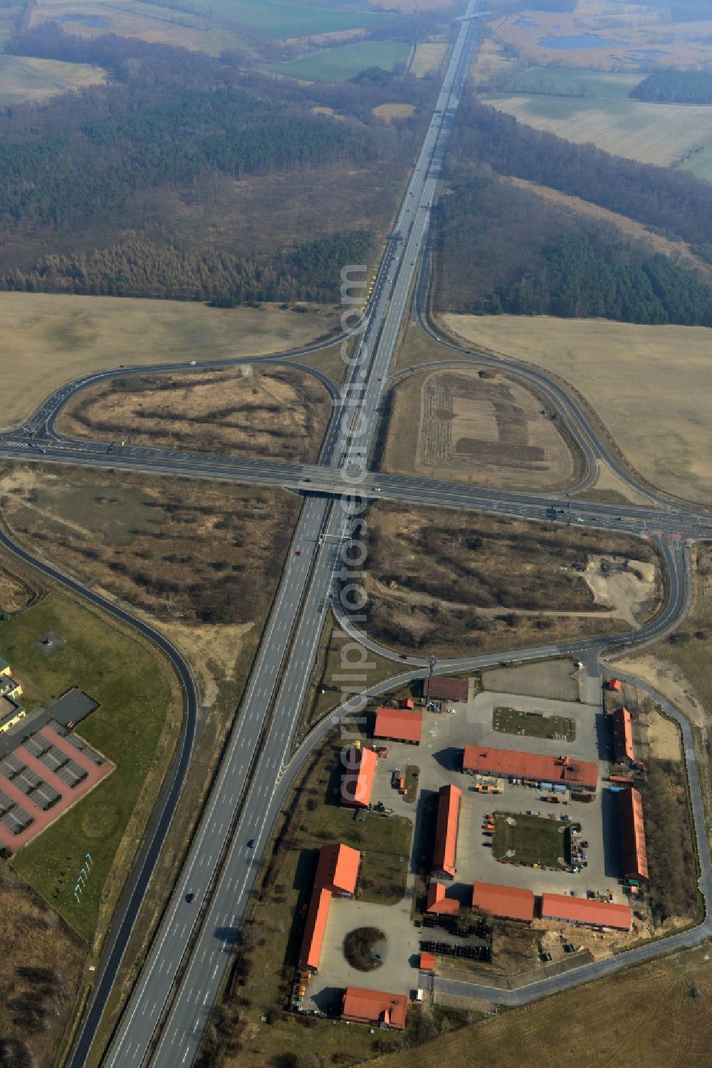 Rangsdorf from the bird's eye view: Finished construction of the expansion slope at the Berliner Ring motorway A10 - E30 at the exit to the main road B96 near Rangsdorf in Brandenburg