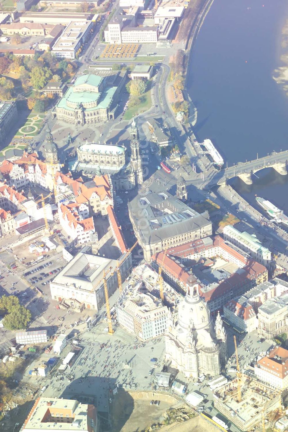 Dresden (Sachsen) from above - : Fertig wiederaufgebaute Frauenkirche in Dresden am Tage vor der Weihe..