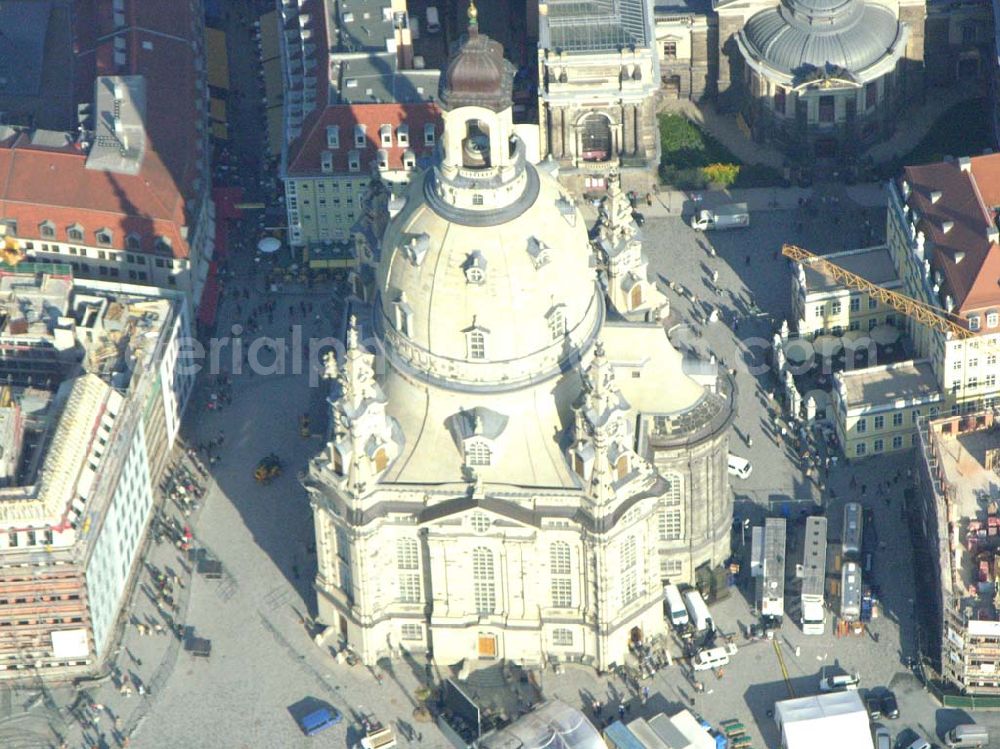 Dresden (Sachsen) from above - : Fertig wiederaufgebaute Frauenkirche in Dresden am Tage vor der Weihe..