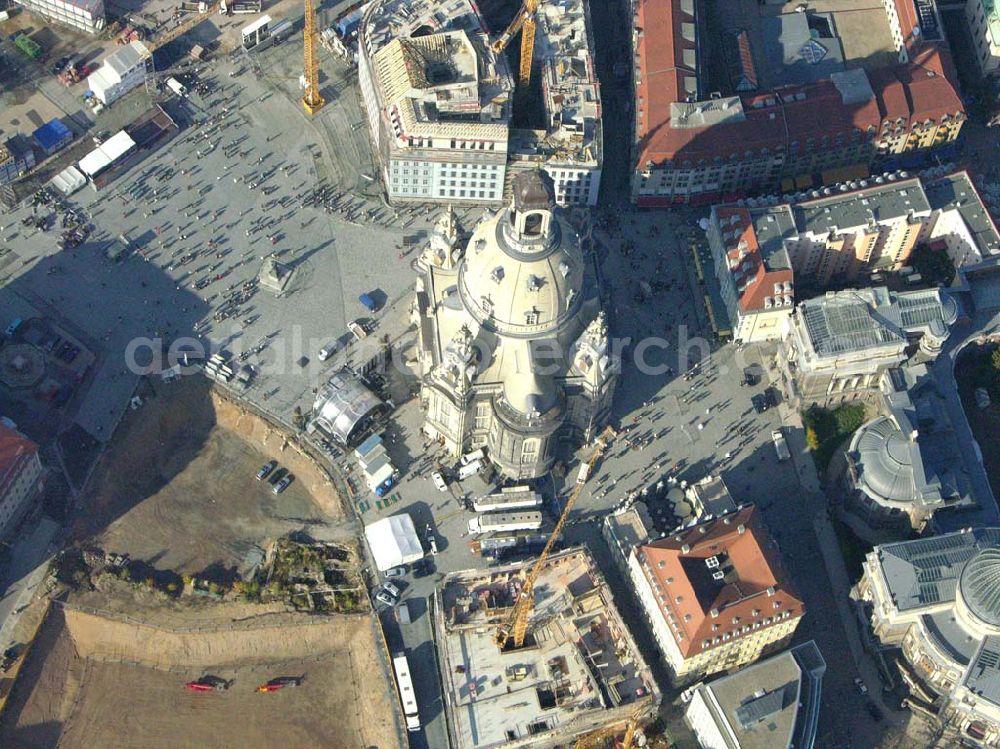 Dresden (Sachsen) from above - : Fertig wiederaufgebaute Frauenkirche in Dresden am Tage vor der Weihe..