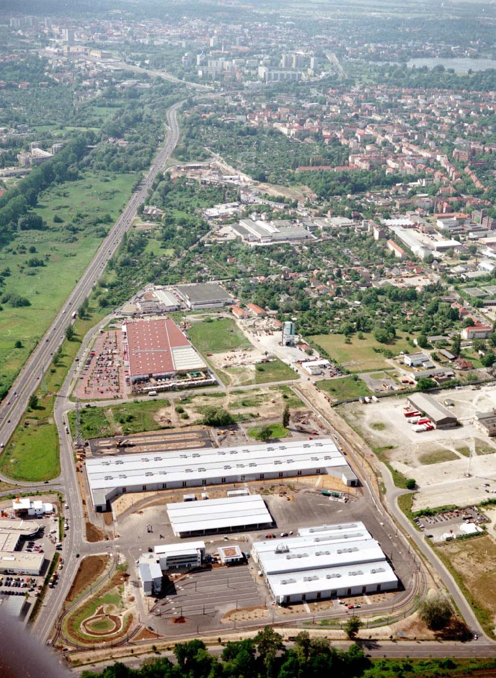 Aerial photograph Potsdam - Fertiger Betriebshofes der ViP Verkehrsbetrieb Potsdam GmbH im Gewerbegebiet Babelsberg an der Nuthestraße / Wetzlarer Straße in Potsdam - Babelsberg.