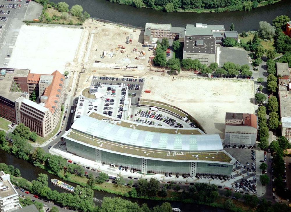 Aerial image Berlin - Charlottenburg - Fertiger Neubau mit Erweiterungsflächen der Mercedes - Benz - Niederlassung in Berlin - Charlottenburg am Salzufer.