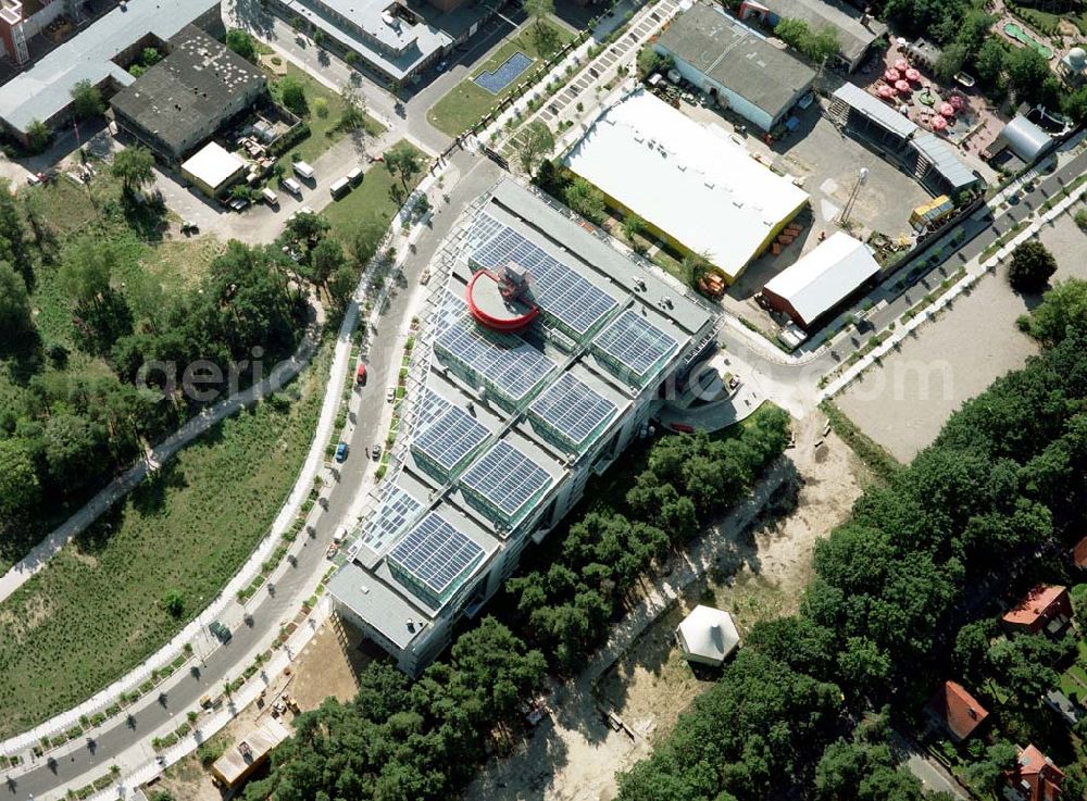 Potsdam / BRB from the bird's eye view: Fertiger Neubau der Hochschule für Film und Fernsehen im Medienpark Babelsberg.