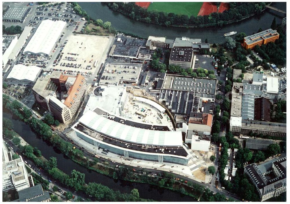 Aerial photograph Berlin - Charlottenburg - Fertiger Neubau der Mercedes - Benz - Niederlassung in Berlin - Charlottenburg am Salzufer.