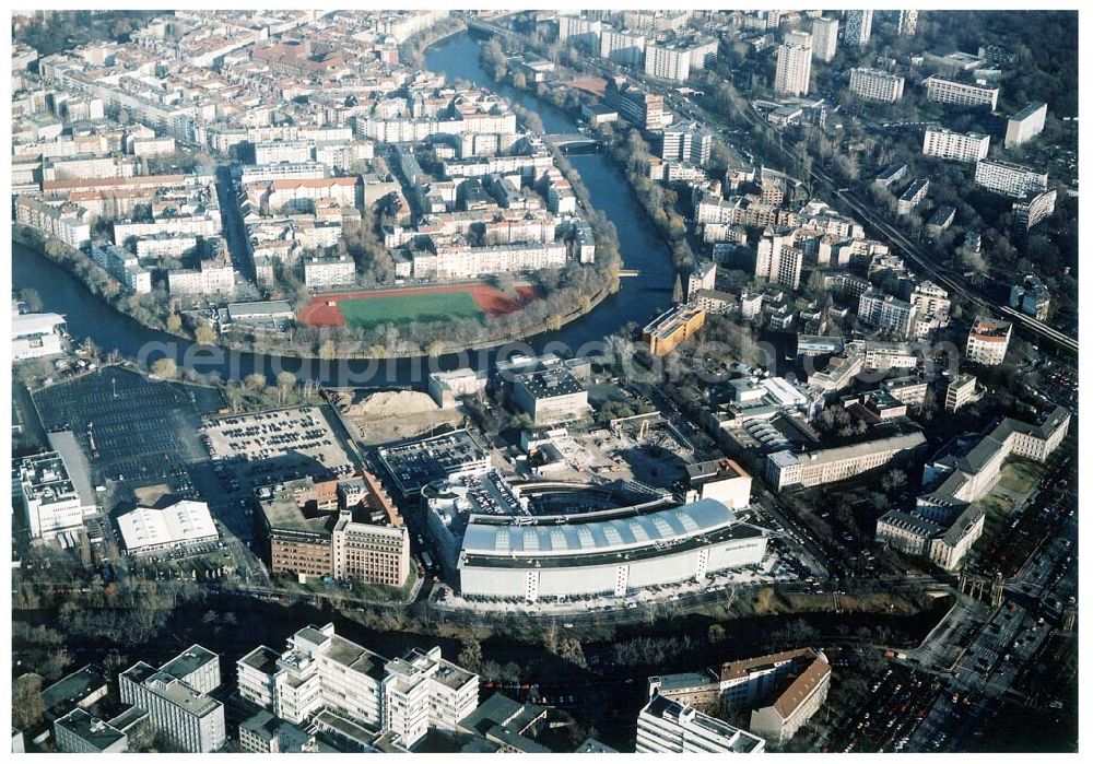 Aerial photograph Berlin - Charlottenburg - Fertiger Neubau der Mercedes - Benz - Niederlassung in Berlin - Charlottenburg am Salzufer.