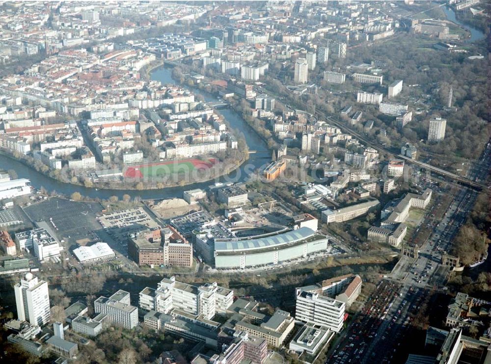 Berlin - Charlottenburg from above - Fertiger Neubau der Mercedes - Benz - Niederlassung in Berlin - Charlottenburg am Salzufer.