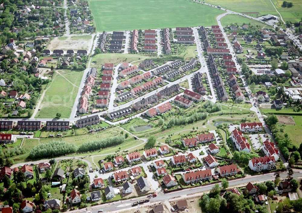 Ahrensfelde / Brandenburg from above - Fertiger Wohnpark am Ahrensfelder Dreieck der Stoffel - Holding. Datum: 15.05.03