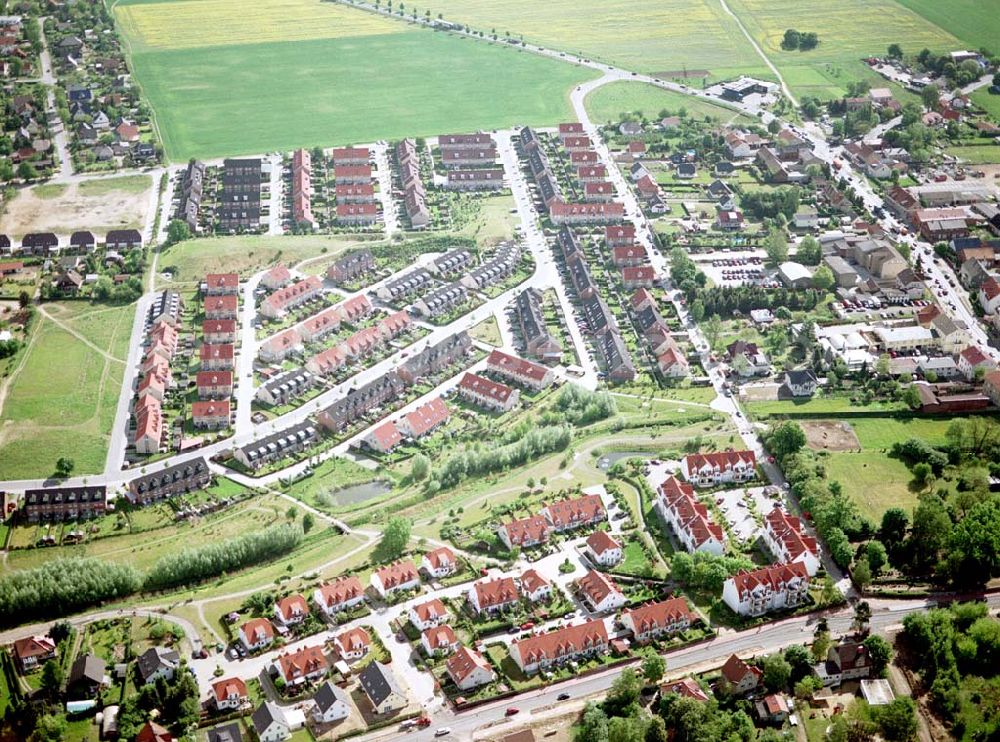 Aerial photograph Ahrensfelde / Brandenburg - Fertiger Wohnpark am Ahrensfelder Dreieck der Stoffel - Holding. Datum: 15.05.03