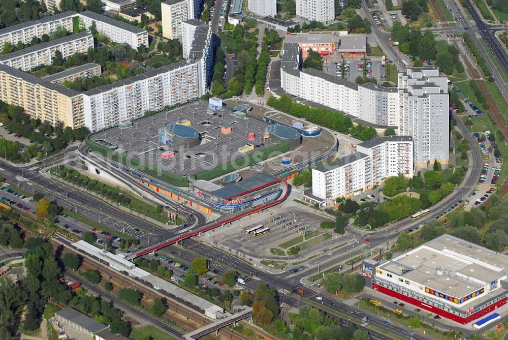 Aerial image Berlin-Marzahn - 19.08.2006 BERLIN Marzahn Das Einkaufscenter Eastgate - eines der größten und außergewöhnlichsten in Berlin und Ostdeutschland. Mit dem Eastgate hat die Hauptstadt in zentraler Lage an der Hauptverkehrsachse Märkische Allee ein spektakuläres Tor zum Osten. Die Entwicklung, Generalplanung, Vermietung sowie das Langzeitmanagement des Eastgate liegen in den Händen der ECE Projektmanagement.