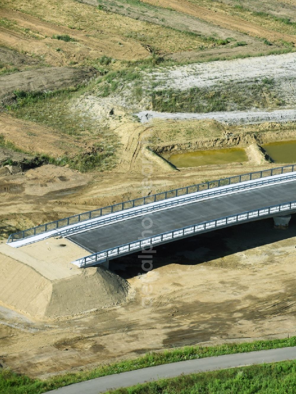 Aerial image Rötha - Finished bridge construction along the route and of the route of the highway route B95 to A72 motorway in Roetha in the state Saxony