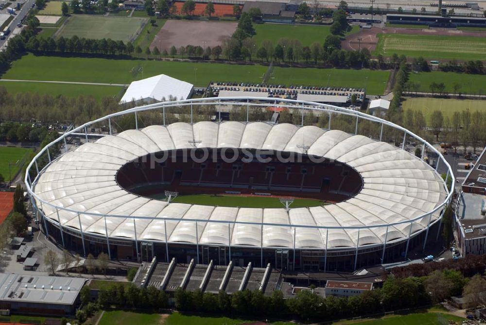 Stuttgart from above - Zur Fußball-Weltmeisterschaft 2006 fertig umgebautes Stadion in Stuttgart. Das Gottlieb-Daimler-Stadion, ehemals Neckarstadion, liegt im rund 55 ha großen Sportzentrum Cannstatter Wasen. Das markanteste Merkmal ist die Stahlseilbinder-Konstruktion des Membrandaches, das die gesamten Zuschauerplätze überspannt.Abteilung Stadien, Bezirks-und Eissportanlagen, Mercedesstraße 87, 70372 Stuttgart, Telefon +49-(0)711-216-4661, Telefax +49-(0)711-216-3326,Architekt: Arat, Siegel & Partner