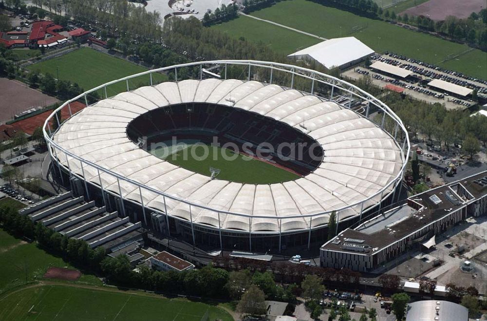 Aerial photograph Stuttgart - Zur Fußball-Weltmeisterschaft 2006 fertig umgebautes Stadion in Stuttgart. Das Gottlieb-Daimler-Stadion, ehemals Neckarstadion, liegt im rund 55 ha großen Sportzentrum Cannstatter Wasen. Das markanteste Merkmal ist die Stahlseilbinder-Konstruktion des Membrandaches, das die gesamten Zuschauerplätze überspannt.Abteilung Stadien, Bezirks-und Eissportanlagen, Mercedesstraße 87, 70372 Stuttgart, Telefon +49-(0)711-216-4661, Telefax +49-(0)711-216-3326,Architekt: Arat, Siegel & Partner