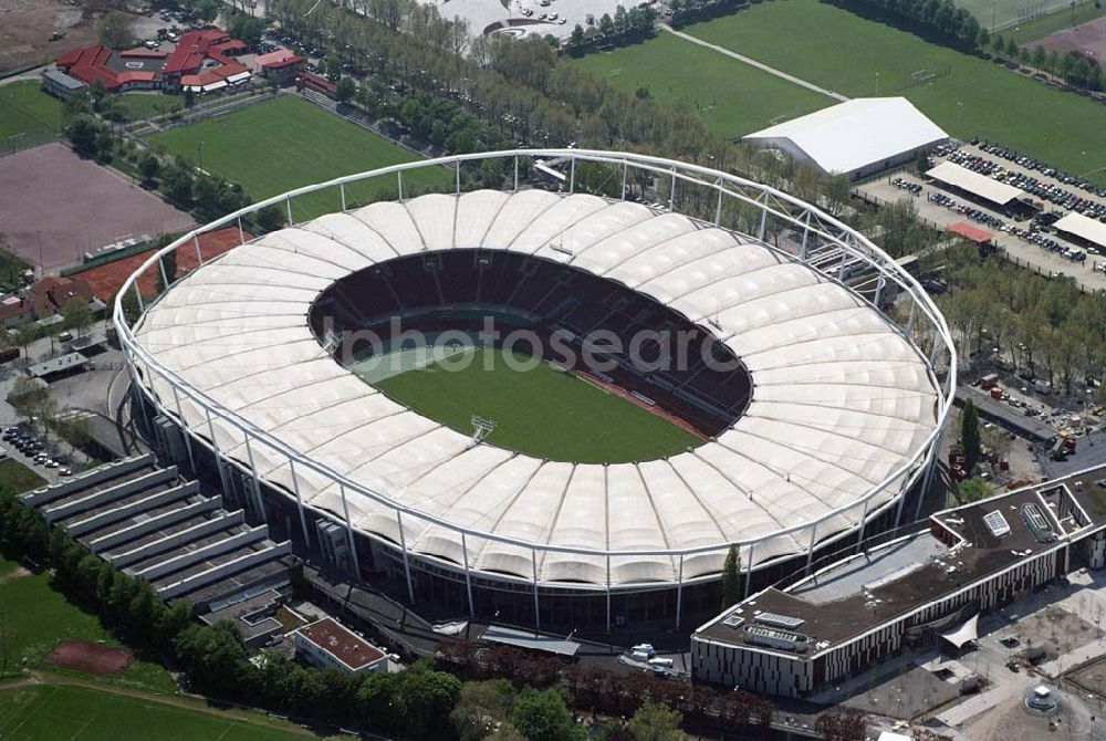 Stuttgart from above - Zur Fußball-Weltmeisterschaft 2006 fertig umgebautes Stadion in Stuttgart. Das Gottlieb-Daimler-Stadion, ehemals Neckarstadion, liegt im rund 55 ha großen Sportzentrum Cannstatter Wasen. Das markanteste Merkmal ist die Stahlseilbinder-Konstruktion des Membrandaches, das die gesamten Zuschauerplätze überspannt.Abteilung Stadien, Bezirks-und Eissportanlagen, Mercedesstraße 87, 70372 Stuttgart, Telefon +49-(0)711-216-4661, Telefax +49-(0)711-216-3326,Architekt: Arat, Siegel & Partner