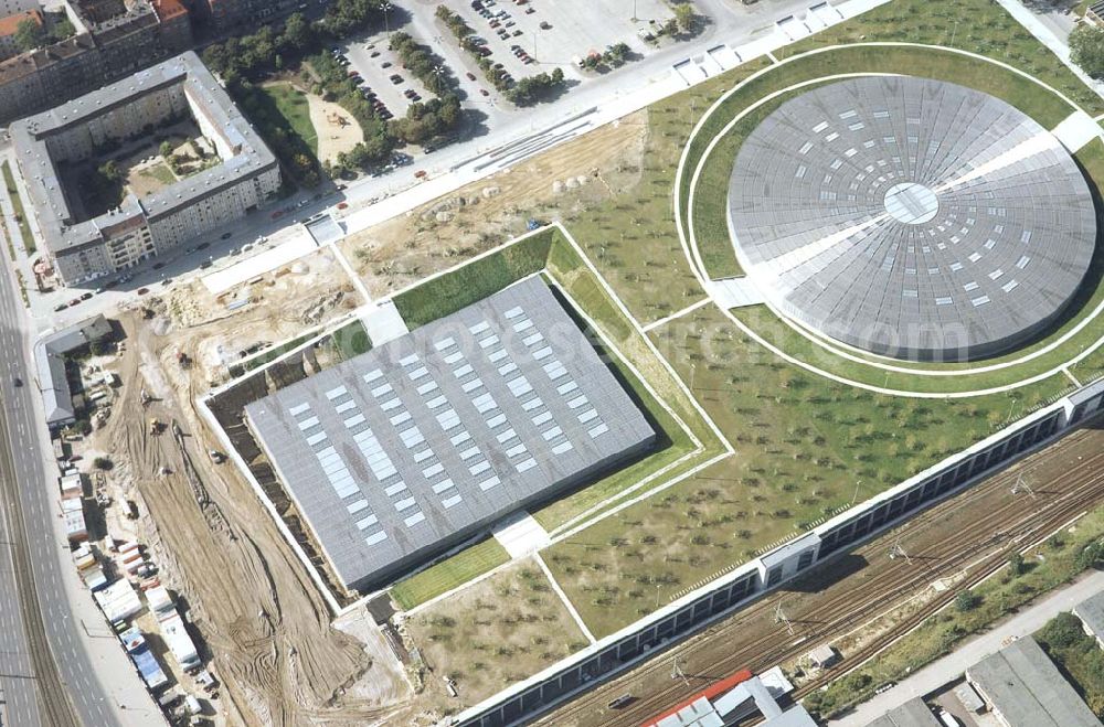 Berlin from the bird's eye view: Fertiges Velodrom mit Schwimmhallenkomplex an der Landsberger Allee in Berlin