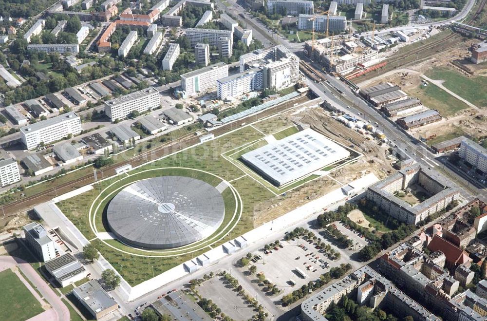 Berlin from above - Fertiges Velodrom mit Schwimmhallenkomplex an der Landsberger Allee in Berlin