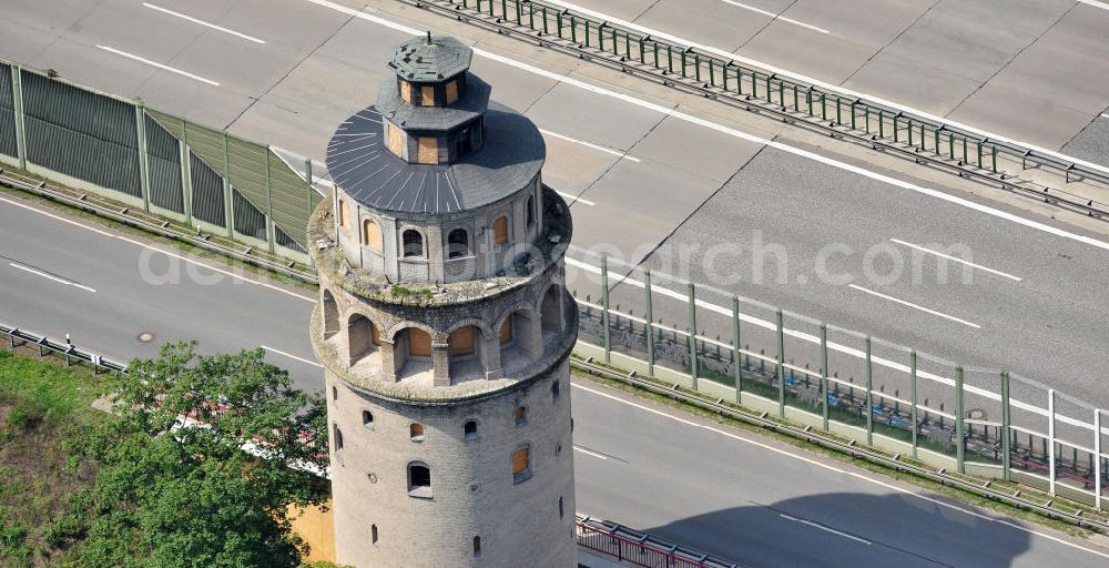 Aerial photograph Königs Wusterhausen OT Niederlehme - Blick auf das Wahrzeichen von Niederlehme, den Wasserturm an der BAB Autobahn A10 am Berliner Ring in Königs Wusterhausen. Der Turm wurde 1902 nach dem Vorbild des Istanbuler Galataturms, eines Christus-Turms aus den Jahren 1348/1349, fertiggestellt. View of the landmark Niederlehme, the water tower on the A10 motorway Berliner Ring.