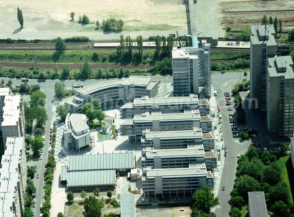 Berlin - Lichtenberg from above - Fertiggestellte Büro- und Einkaufszentrum Storkower Bogen in der Storkower Straße 207 in Berlin-Lichtenberg.