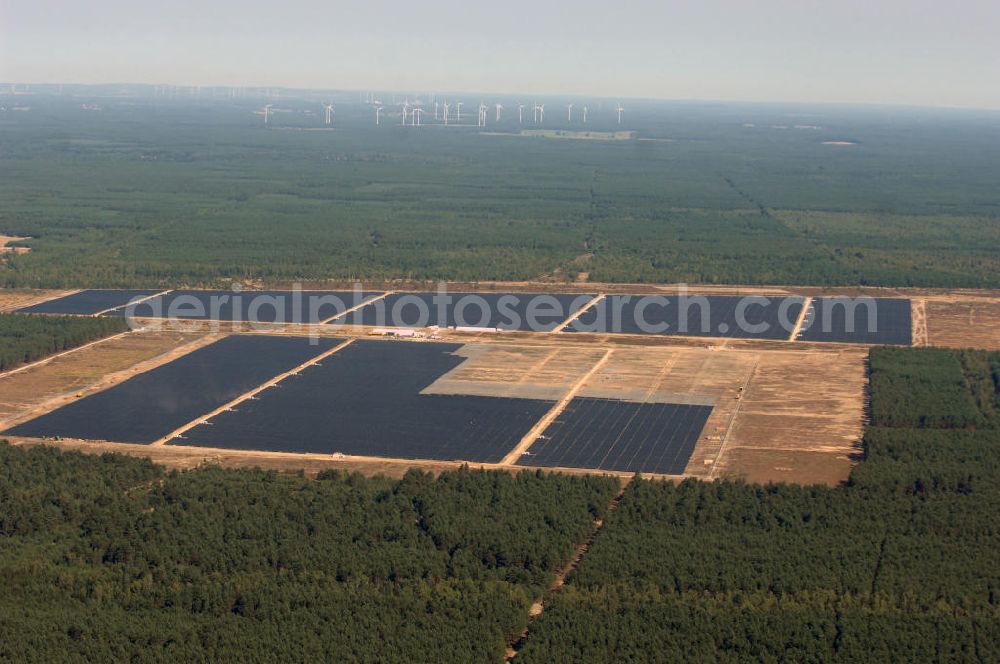 Lieberose from the bird's eye view: Blick auf den ehemaligen Truppenübungsplatz Lieberose am Tag vor der offiziellen Inbetriebnahme der bisher zweitgrößte PV-Anlage der Welt durch die juwi Holding AG. Lieberose ist aber nicht nur in Leistung und Finanzierung beispielhaft, sondern auch ein Modellprojekt der Renaturierung militärischer Liegenschaften. Pressesprecher: Ralf Heidenreich; juwi Holding AG; Energie-Allee 1; D-55286 Wörrstadt; heidenreich@juwi.de