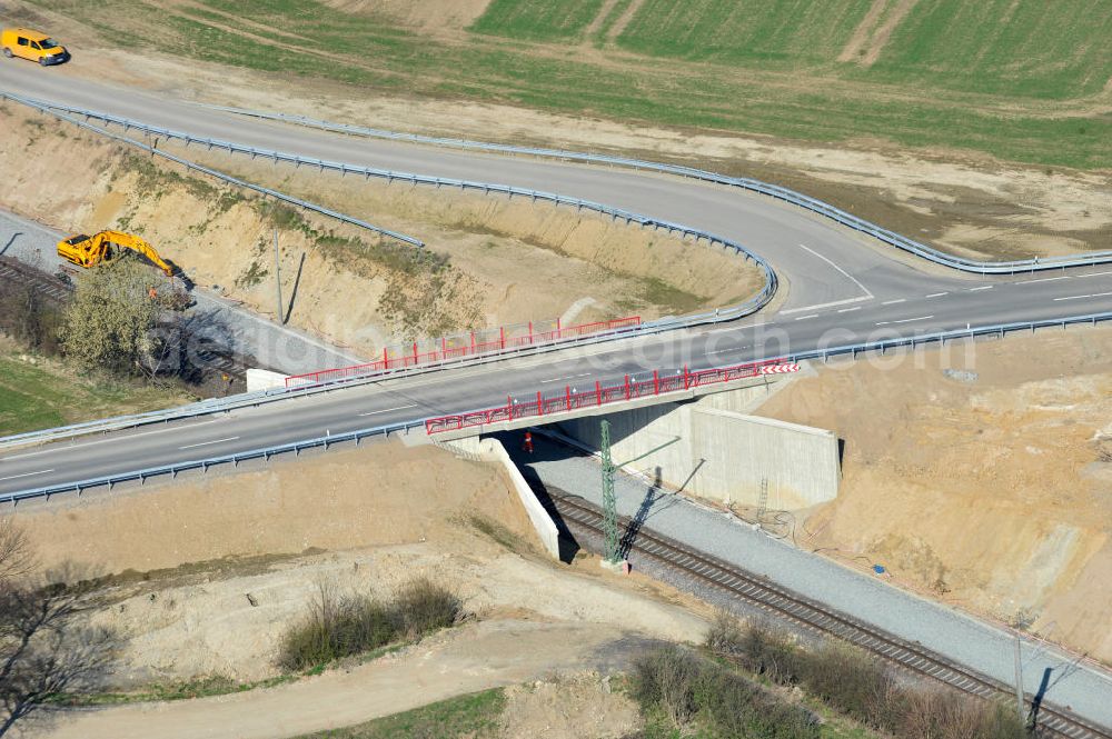 Söhlde from the bird's eye view: Completed new bridge over the railway line at Söhlde in Lower Saxony