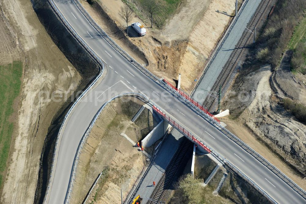 Söhlde from the bird's eye view: Completed new bridge over the railway line at Söhlde in Lower Saxony