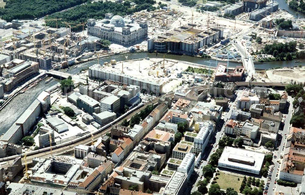 Aerial image Berlin - Fertiggestellte Residenz am Deutschen Theater in der Reinhardtstraße in Berlin Mitte - unweit des Berliner Reichstages.