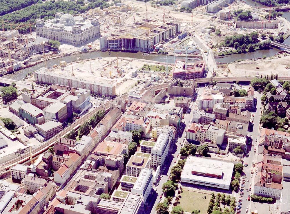 Aerial image Berlin - Fertiggestellte Residenz am Deutschen Theater in der Reinhardtstraße in Berlin Mitte - unweit des Berliner Reichstages.