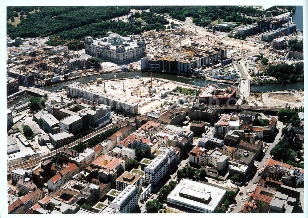 Aerial photograph Berlin - Fertiggestellte Residenz am Deutschen Theater in der Reinhardtstraße in Berlin Mitte - unweit des Berliner Reichstages.