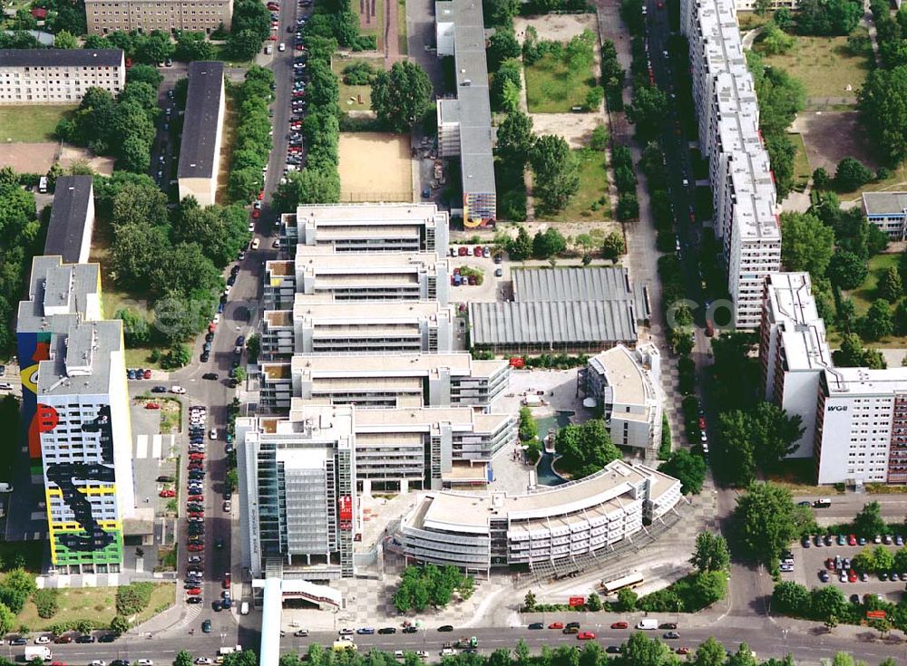 Berlin-Lichtenberg from above - Fertiggestelltes Büro- und Einkaufszenturm Storkower Bogen in der Storkower Straße 207 in Berlin-Lichtenberg. Datum: 27.06.03