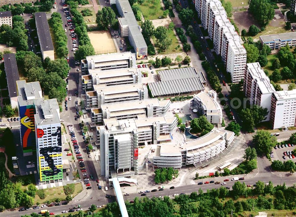 Berlin-Lichtenberg from above - Fertiggestelltes Büro- und Einkaufszenturm Storkower Bogen in der Storkower Straße 207 in Berlin-Lichtenberg. Datum: 27.06.03