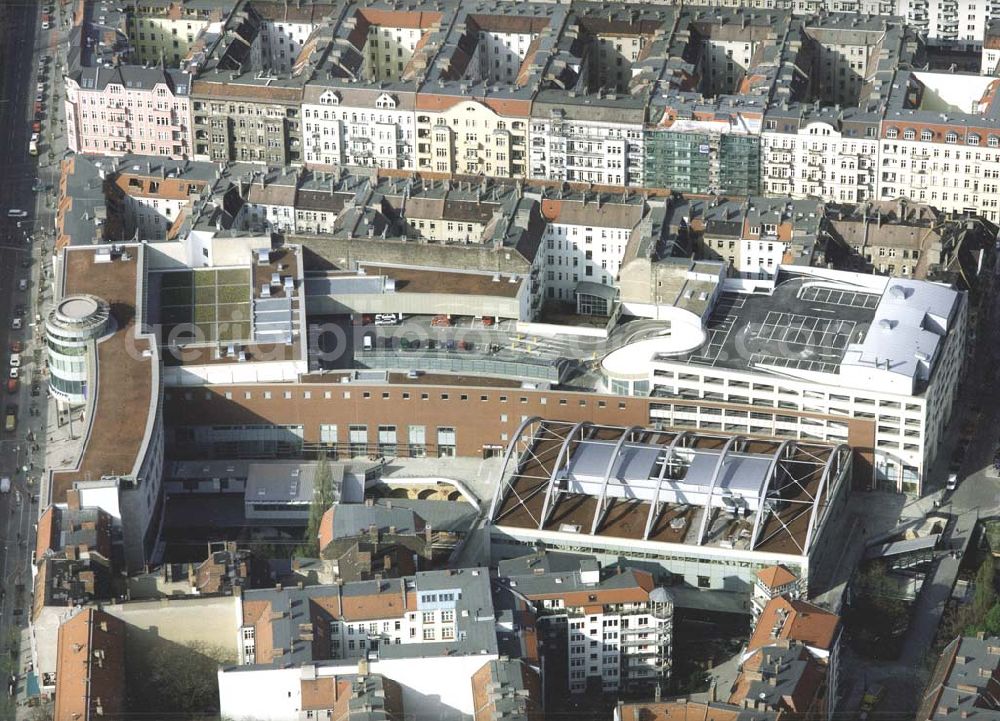 Aerial photograph Berlin - Prenzlauer-Berg - Fertiggestelltes Einkaufszentrum Schönhauser Allee Arcaden am S-Bhf. Schönhauser Allee in Berlin-Prenzlauer-Berg.