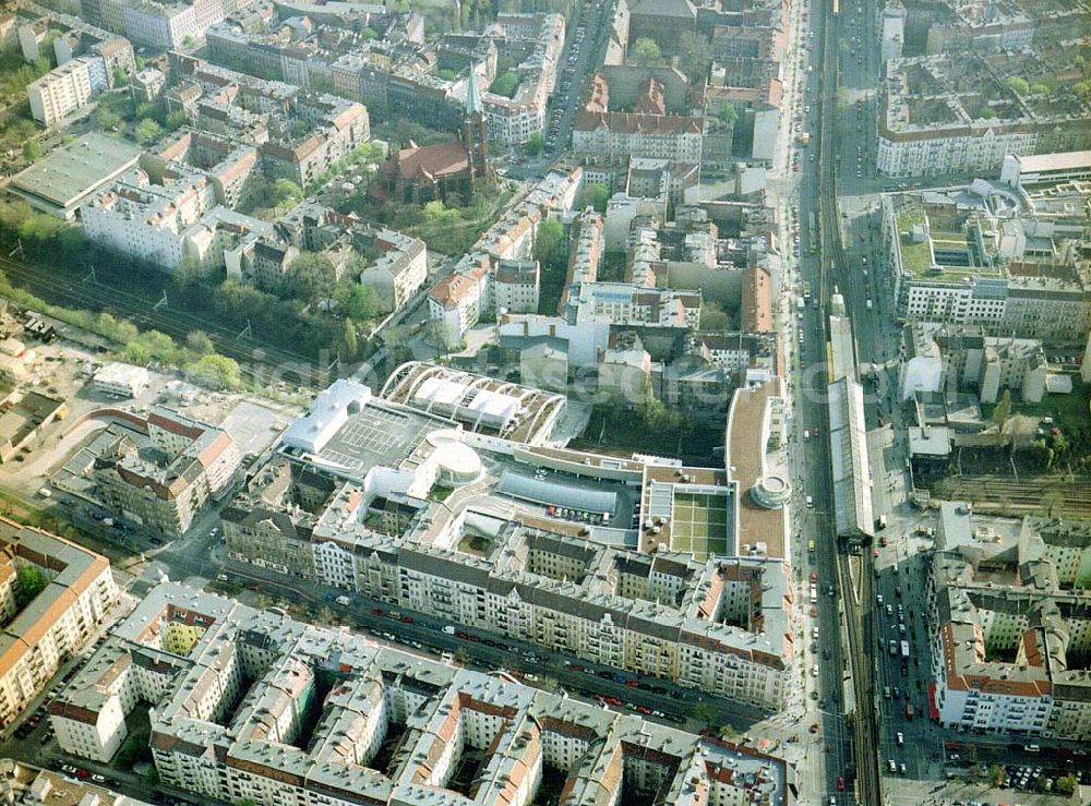 Aerial image Berlin - Prenzlauer-Berg - Fertiggestelltes Einkaufszentrum Schönhauser Allee Arcaden am S-Bhf. Schönhauser Allee in Berlin-Prenzlauer-Berg.