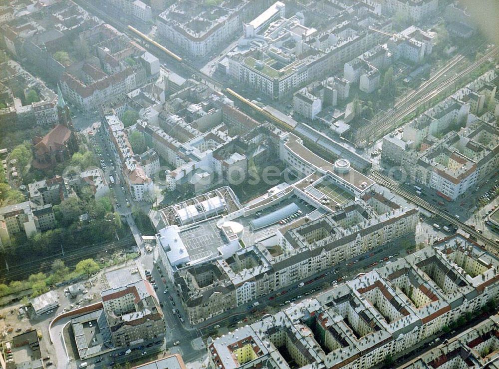 Aerial photograph Berlin - Prenzlauer-Berg - Fertiggestelltes Einkaufszentrum Schönhauser Allee Arcaden am S-Bhf. Schönhauser Allee in Berlin-Prenzlauer-Berg.