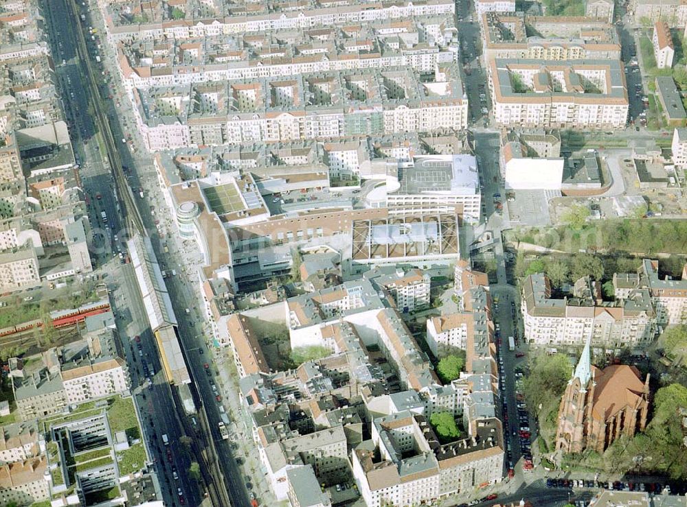 Berlin - Prenzlauer-Berg from above - Fertiggestelltes Einkaufszentrum Schönhauser Allee Arcaden am S-Bhf. Schönhauser Allee in Berlin-Prenzlauer-Berg.