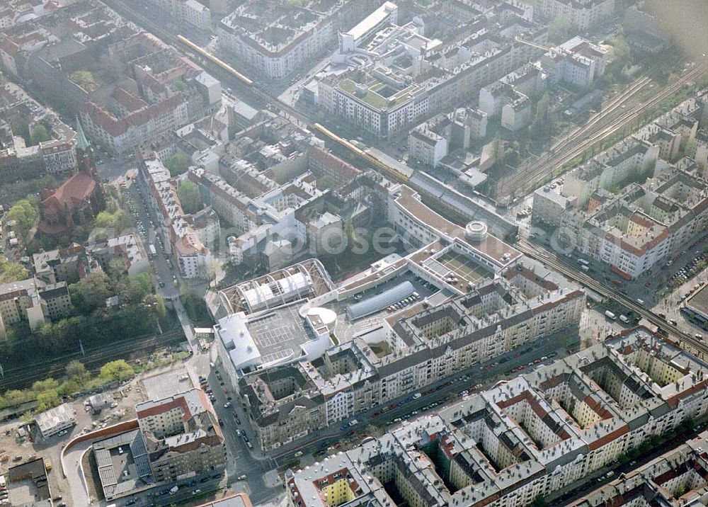 Berlin-Prenzlauer Berg from the bird's eye view: Fertiggestelltes Einkaufszentrum Schönhauser Allee-Arcaden an der Schönhauser Allee in Berlin-Prenzlauer-Berg.