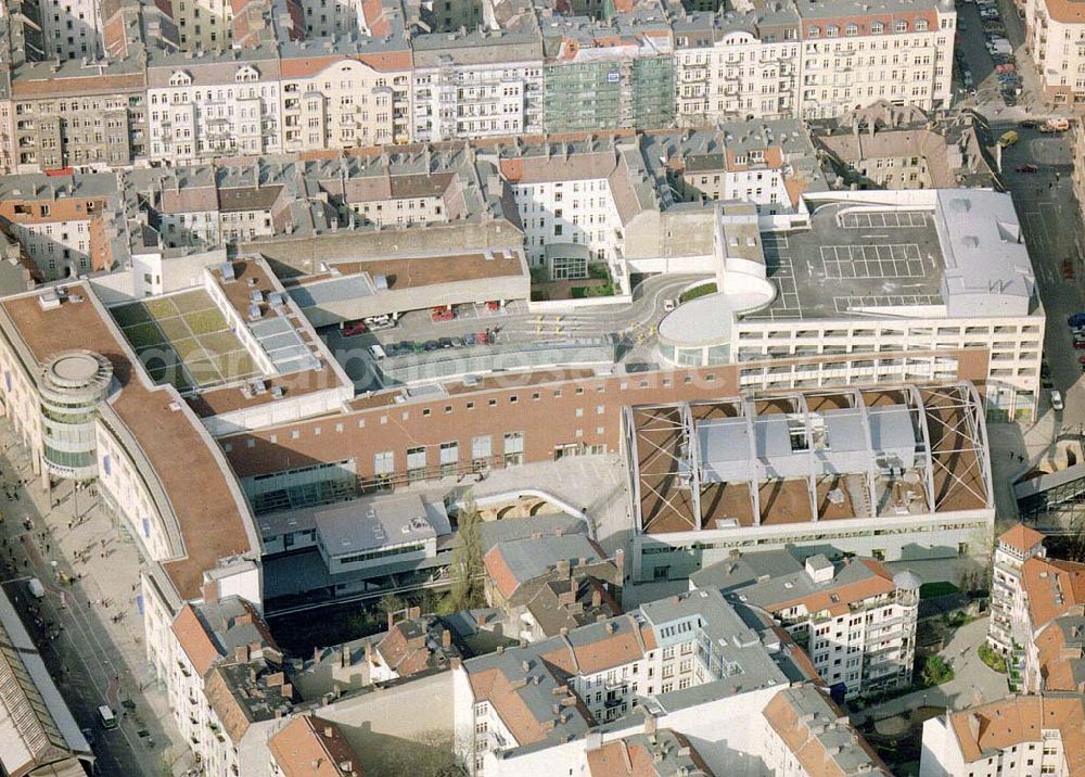 Aerial photograph Berlin-Prenzlauer Berg - Fertiggestelltes Einkaufszentrum Schönhauser Allee-Arcaden an der Schönhauser Allee in Berlin-Prenzlauer-Berg.