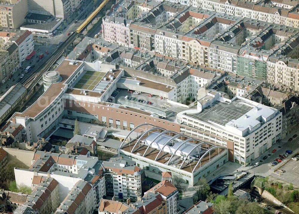 Berlin-Prenzlauer Berg from the bird's eye view: Fertiggestelltes Einkaufszentrum Schönhauser Allee-Arcaden an der Schönhauser Allee in Berlin-Prenzlauer-Berg.