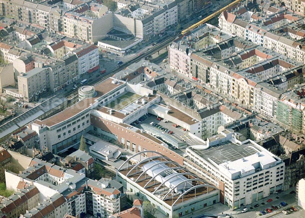 Aerial image Berlin-Prenzlauer Berg - Fertiggestelltes Einkaufszentrum Schönhauser Allee-Arcaden an der Schönhauser Allee in Berlin-Prenzlauer-Berg.