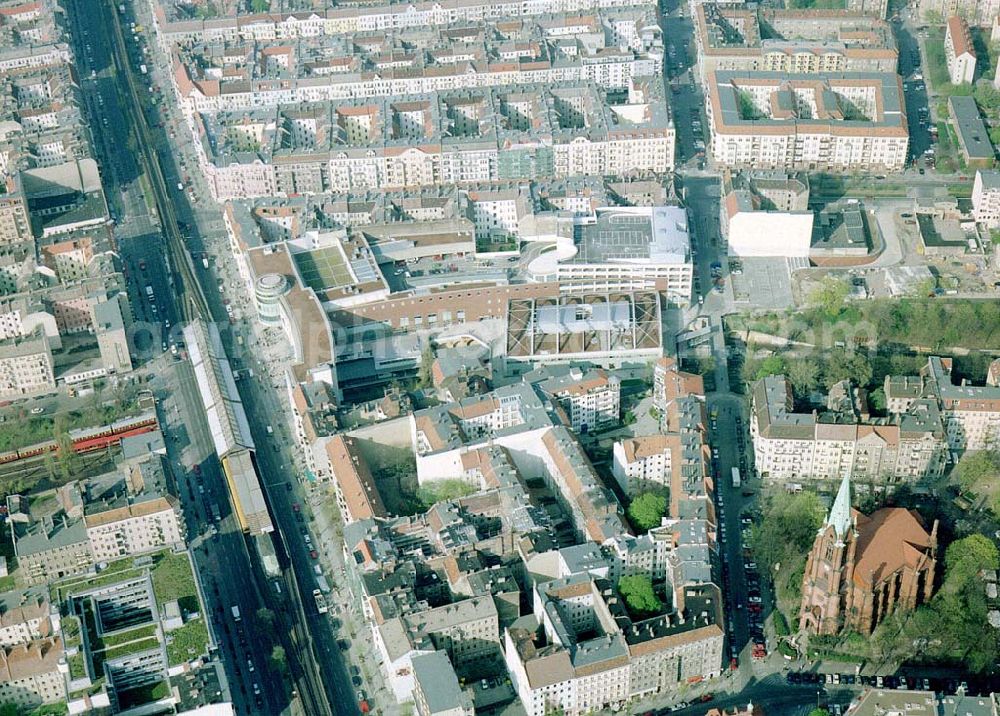 Aerial image Berlin-Prenzlauer Berg - Fertiggestelltes Einkaufszentrum Schönhauser Allee-Arcaden an der Schönhauser Allee in Berlin-Prenzlauer-Berg.