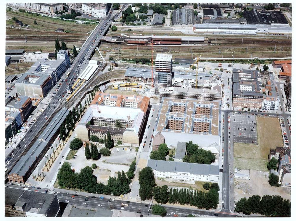 Aerial photograph Berlin - Friedrichshain - Fertigstellung der Geschäfts- und Wohnneubausiedlung Oberbaum-City an der Oberbaumbrücke in Berlin-Friedrichshain. -ehemaliges NARVA-Gelände !!